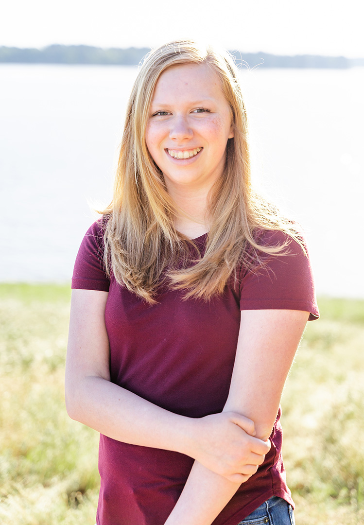 Senior Girl Portrait on the lake